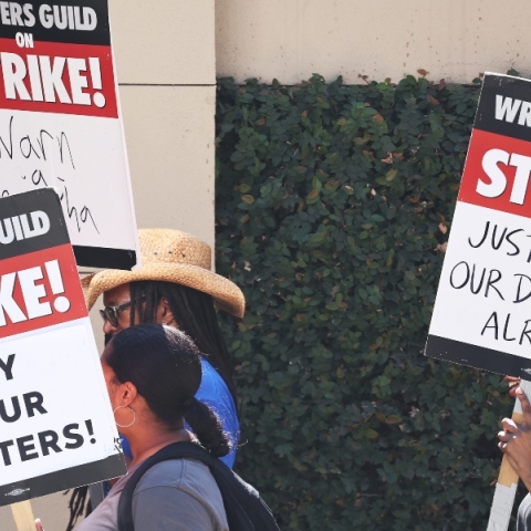 Hollywood: Οι απεργίες ηθοποιών και σεναριογράφων στο επίκεντρο.