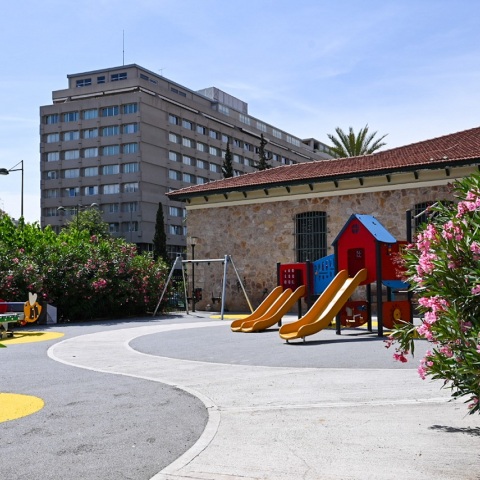 Δήμος Αθηναίων: Αναμόρφωσε πλήρως ακόμη μια παιδική χαρά της πόλης – Νέος χώρος ψυχαγωγίας στη γειτονιά των Ιλισίων, σε έκταση 300,91 τ.μ.