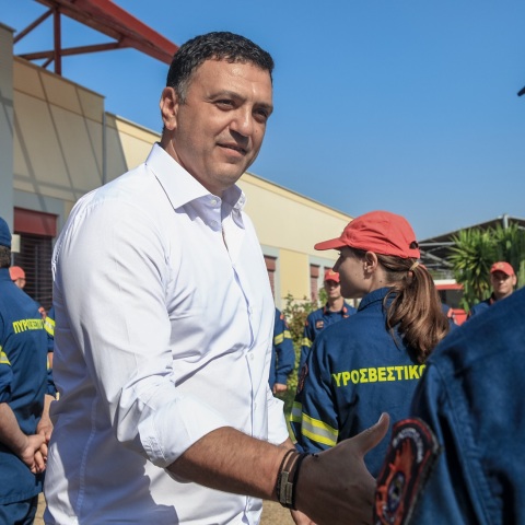 Βασίλης Κικίλιας: «O κίνδυνος πυρκαγιών δεν έχει περάσει. Ζητώ από όλους να είναι σε ετοιμότητα» - Επίσκεψη στις εγκαταστάσεις της ΕΜΑΚ.