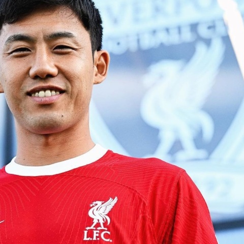 Λίβερπουλ: Ανακοίνωσε τον Ουατάρου Έντο από τη Στουτγκάρδη έναντι περίπου 19 εκατ. ευρώ - Τετραετές συμβόλαιο υπέγραψε ο Ιάπωνας μέσος.