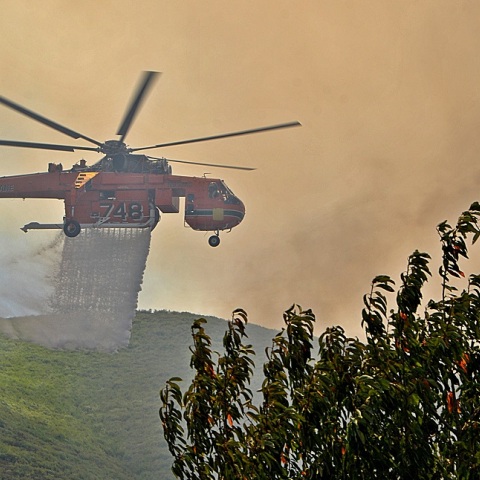 Ζάκυνθος: Μεγάλη πυρκαγιά στην περιοχή Τσιλιβί - Έχει ζητηθεί εκκένωση της περιοχής καθώς απειλούνται σπίτια - Κινητοποιήθηκαν επίγειες και εναέριες δυνάμεις.