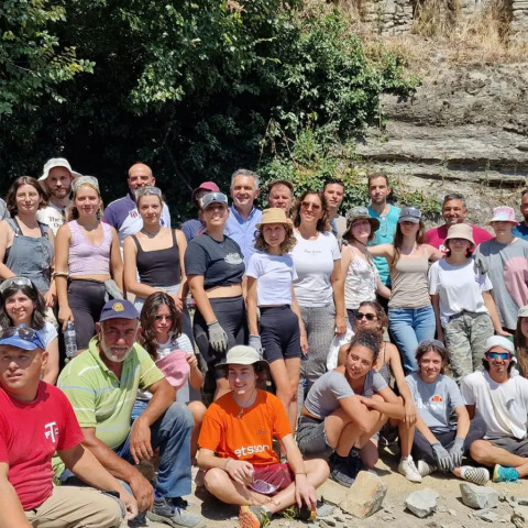 Κοζάνη: Φοιτητές έχτισαν με πέτρα καλντερίμια και αυλές στον Πεντάλοφο - Ένα από τα σημαντικότερα Μαστοροχώρια της δυτικής Μακεδονίας και της Ηπείρου.