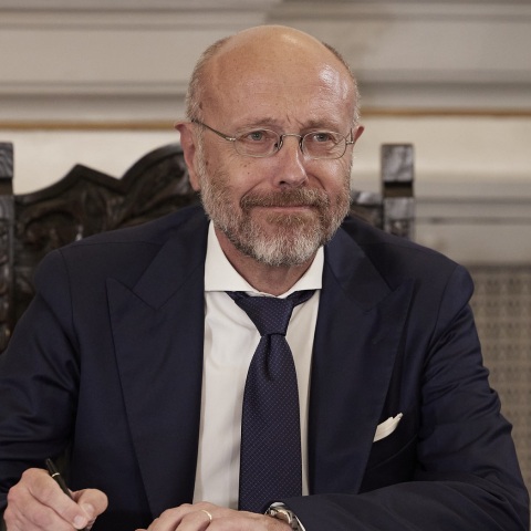 Αντιδράσεις και εκκλήσεις για παραίτηση Βαρτζόπουλου μετά το: «Η γυναικοκτονία έχει μια βιολογική βάση, το αρσενικό είναι επιθετικό»