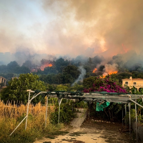 Φωτιά κοντά σε σπίτια στην Κεφαλονιά