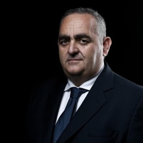 Φρέντη Μπελέρης: Επίλυση της υπόθεσης και ανάληψη καθηκόντων από τον εκλεγμένο Δήμαρχο Χιμάρας, ζητά το Συμβούλιο των Ευρωπαϊκών Δήμων και Περιφερειών.