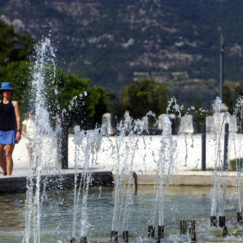 Γαλλία: Για τα δύο τρίτα της χώρας, η σημερινή θα είναι η πιο ζεστή μέρα του καύσωνα - Καταρρίφθηκαν πολλά ρεκόρ μέγιστης θερμοκρασίας.