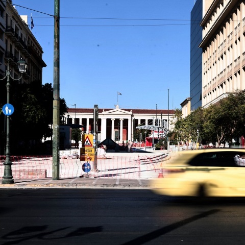 Δήμος Αθηναίων: Καμία άδεια για τραπεζοκαθίσματα στη νέα Πανεπιστημίου  - Ανακαλούνται και οι υφιστάμενες με απόφαση του δημοτικού συμβουλίου.