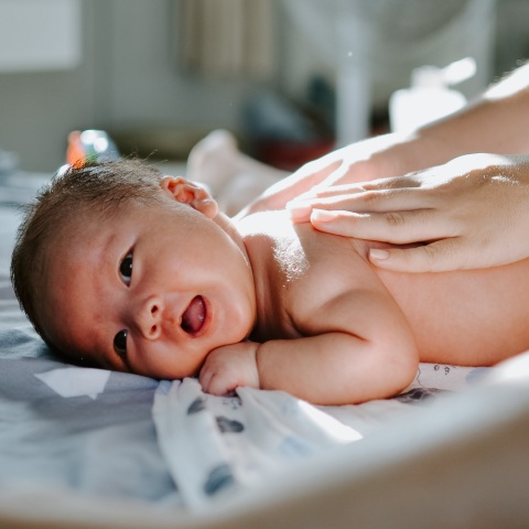 Θεσσαλονίκη: Δωρεάν διάγνωση 500 γενετικών παθήσεων με μια σταγόνα αίμα σε 1000 βρέφη στην Ελλάδα, στο πλαίσιο της μελέτης «FirstSteps».