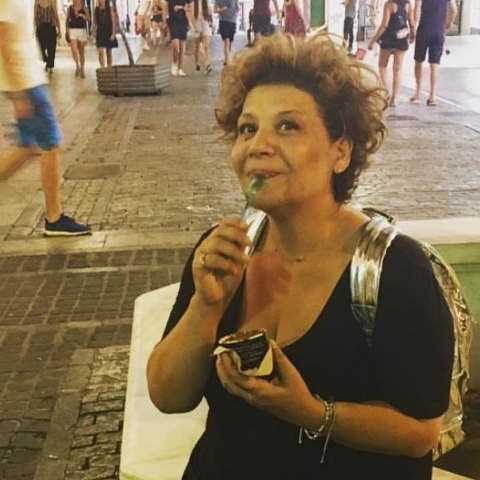 Γιώτα Νέγκα: Η τραγουδίστρια απαντά σε 33 ερωτήσεις για την Αθήνα