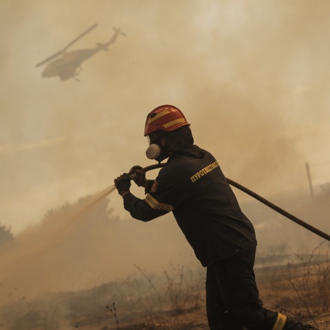 Πυρκαγιές: Αναζωπυρώσεις σε Πάρνηθα και Έβρο - 47 νέες δασικές πυρκαγιές, 81 σε όλη την επικράτεια - Υψηλός ο κίνδυνος και αύριο Πέμπτη.