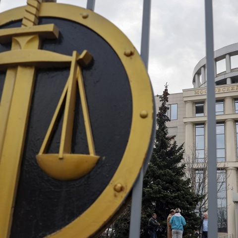 Ρωσία: Σε δίκη πολίτης επειδή σε μια τυχαία συνέντευξη σε δρόμο της Μόσχας κατέκρινε την εισβολή στην Ουκρανία - Η πρώτη γνωστή δίωξη που ασκείται λόγω σχολίων.