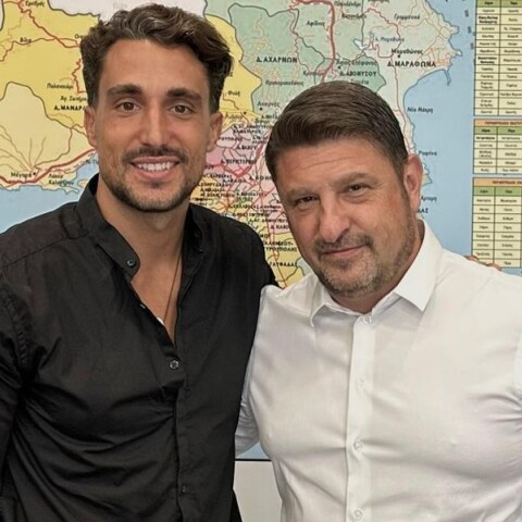 Ο Σάκης Κατσούλης στο πλευρό του Νίκου Χαρδαλιά