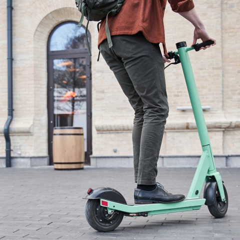 Γαλλία: Τελευταία ημέρα για τα ηλεκτρικά πατίνια στους δρόμους του Παρισιού - Τα ποδήλατα έτοιμα να πάρουν τη σκυτάλη - Η επιχειρηματολογία υπέρ και κατά.