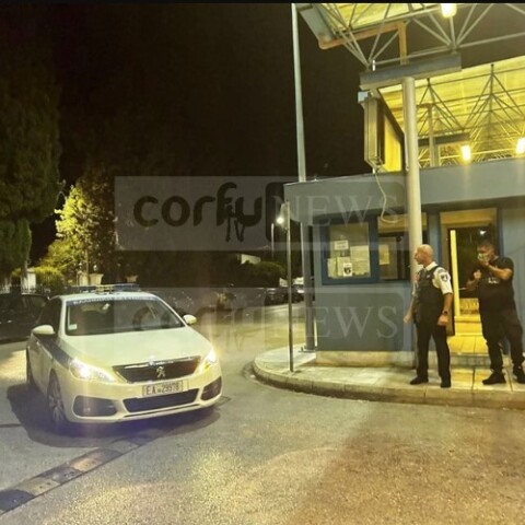 Περιπολικό έξω από την Ψυχιατρική Κλινική του Νοσοκομείου Κέρκυρας