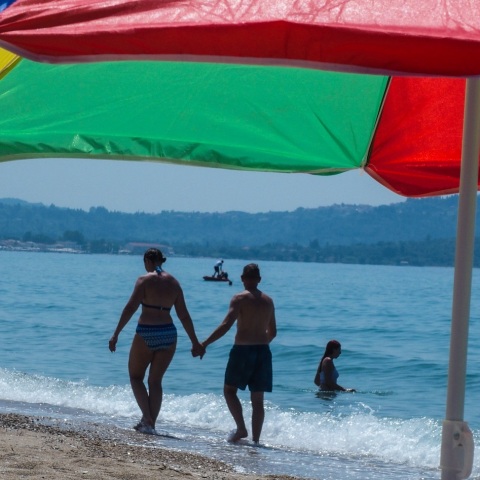 Καιρός: Αίθριος με τοπικές νεφώσεις και πιθανότητα βροχών στα βόρεια - Αναλυτική πρόγνωση για όλη την Ελλάδα από την ΕΜΥ και το Meteo.