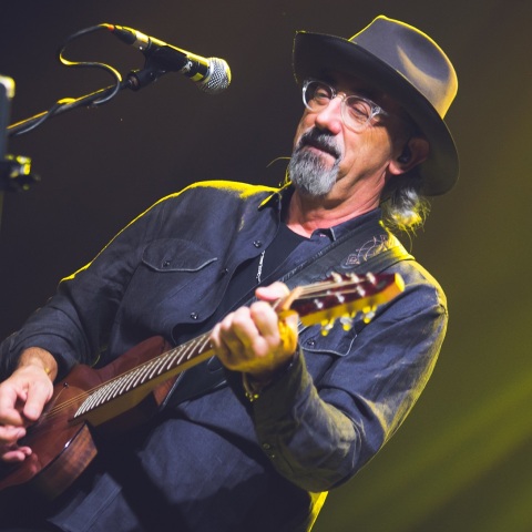 Βρετανία: Απεβίωσε ο Τζακ Σόνι, ο «άλλος κιθαρίστας» του κλασικού ροκ συγκροτήματος Dire Straits – Πώς γνωρίστηκε με τον Μαρκ Νόπφλερ.