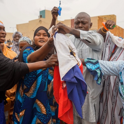 Νίγηρας: Διαδηλώσεις εναντίον των Γάλλων στρατιωτών στη Νιαμέι και το Καλάμ - Περίπου 1.500 Γάλλοι συμμετέχουν στις επιχειρήσεις εναντίον των τζιχαντιστικών.