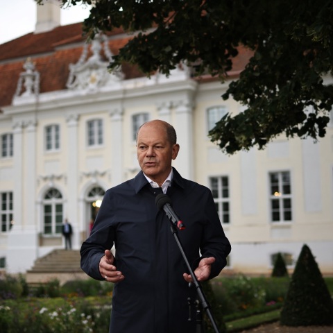 Γερμανία: Ελαφρύς τραυματισμός του καγκελάριου Όλαφ Σολτς κατά τη διάρκεια άσκησης - Έπεσε ενώ έκανε τζόγκινγκ - Αλλαγές στην ατζέντα συναντήσεών του.