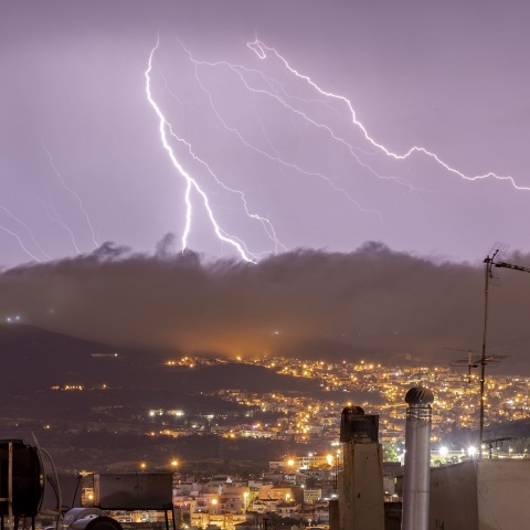 Έκτακτο δελτίο ΕΜΥ: Επιδείνωση καιρού με βροχές, ισχυρές καταιγίδες, χαλαζοπτώσεις και κεραυνούς - Αισθητή πτώση της θερμοκρασίας. 