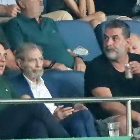 Ο Αλέξης Τσίπρας πριν από λίγες ημέρες βρέθηκε στα επίσημα του ΟΑΚΑ για το ματς Παναθηναϊκού - Μπράγκα, δίπλα στους Γιώργο Βαρδινογιάννη και Βασίλη Μπισμπίκη.