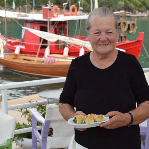 Τα μυστικά της σκοπελίτικης τυρόπιτας από την κυρά Κατίνα
