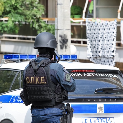 Ταμπουρωμένος άνδρας σε σπίτι στον Νέο Κόσμο