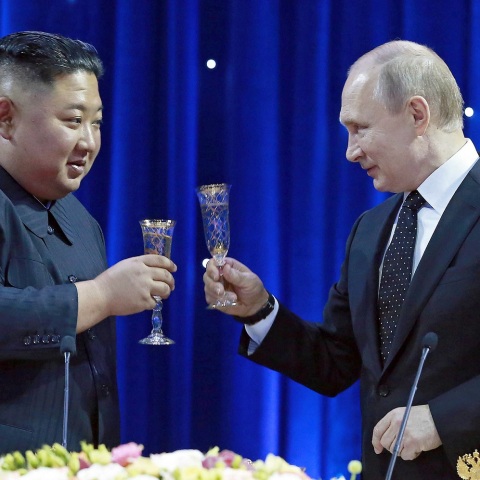 Ρωσία - Βόρεια Κορέα: Η Μόσχα δεν επιβεβαιώνει συνάντηση κορυφής Πούτιν-Κιμ, ωστόσο αναφέρεται σε στρατιωτικές ασκήσεις.