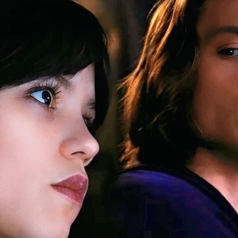 «Wednesday»: Ο ηθοποιός Πέρσι Χάινς Γουάιτ κατηγορείται για σεξουαλική επίθεση - Φέρεται να έχει αποσυρθεί από τον δεύτερο κύκλο της σειράς του Netflix.