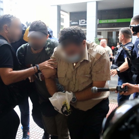 Blue Horizon: Προσήχθησαν στα δικαστήρια Πειραιά οι συλληφθέντες για τον θάνατο του 36χρονου Αντώνη Καργιώτη - Το κατηγορητήριο που τους βαραίνει.