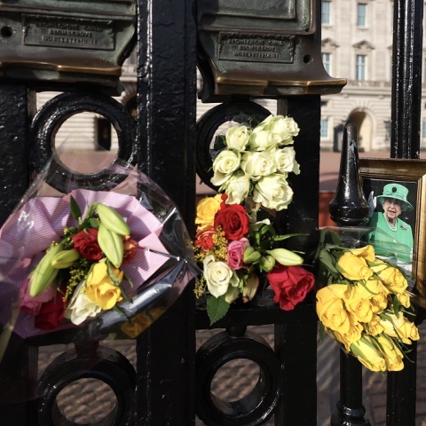 Βασίλισσα Ελισάβετ: Ένας χρόνος από τον θάνατό της - Οι διακριτικές εκδηλώσεις στο Ηνωμένο Βασίλειο - Τα μηνύματα των μελών της βασιλικής οικογένειας. 