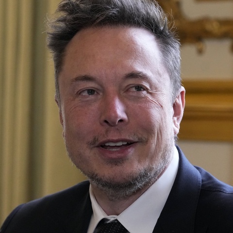 Έλον Μασκ: Δηλώνει ότι εμπόδισε ουκρανική επίθεση κατά ρωσικής ναυτικής βάσης στην Σεβαστούπολη - Πώς επηρεάζει τον πόλεμο το Starlink του δισεκατομμυριούχου.