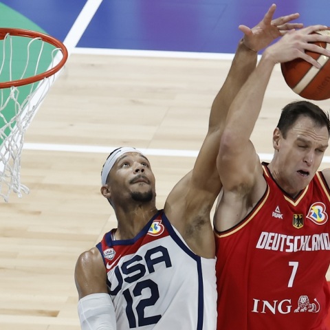 Η φοβερή Γερμανία κυριάρχησε των ΗΠΑ στη ματσάρα των ημιτελικών, κέρδισε με σκορ 113-11 και η Σερβία τη περιμένει για έναν ευρωπαϊκό τελικό του φετινού Mundobasket.