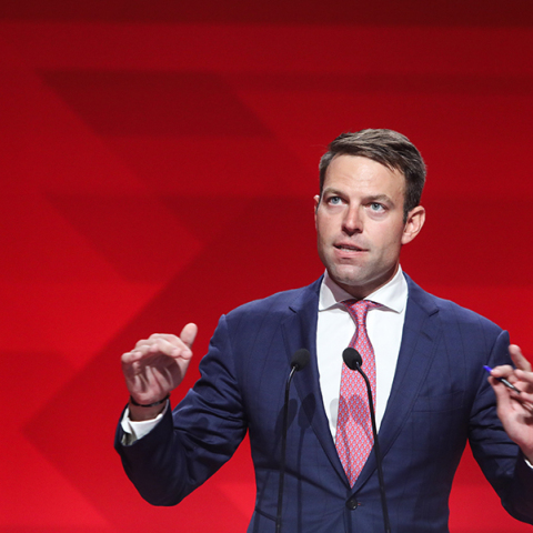 Ο Στέφανος στη Μακρόνησο (και τα 6 κατορθώματά του)