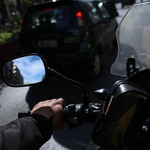 Κίνηση τώρα: Μποτιλιάρισμα στους δρόμους της Αθήνας - Πού εμφανίζονται προβλήματα στο οδικό δίκτυο - Ο χάρτης με την κίνηση στους δρόμους.