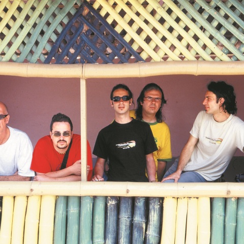 Σε Είδα: Οι Locomondo εξηγούν πως έγραψαν το τραγούδι για την τηλεοπτική σειρά «Σε είδα» εμπνευσμένο από την ομώνυμη στήλη της Athens Voice