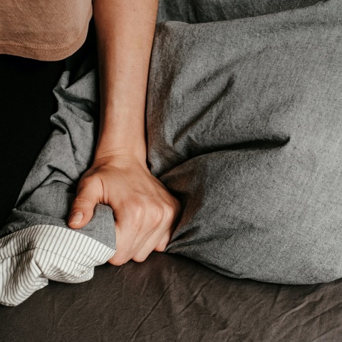 Βέλγιο: Ανατριχιαστικές μαρτυρίες δύο κοριτσιών που κακοποιήθηκαν από τον παππού τους όταν ήταν 8 ετών - Οργή για την καθυστέρηση απονομής δικαιοσύνης.