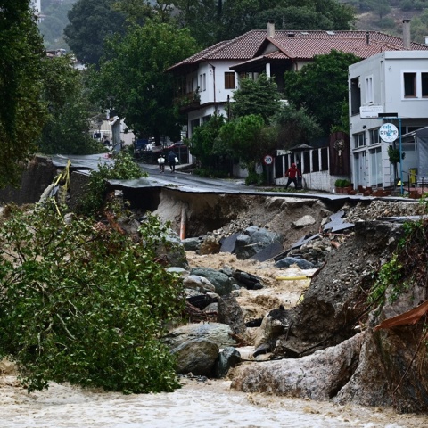 Κατεστραμμένος δρόμος από φυσική καταστροφή στη Μαγνησία