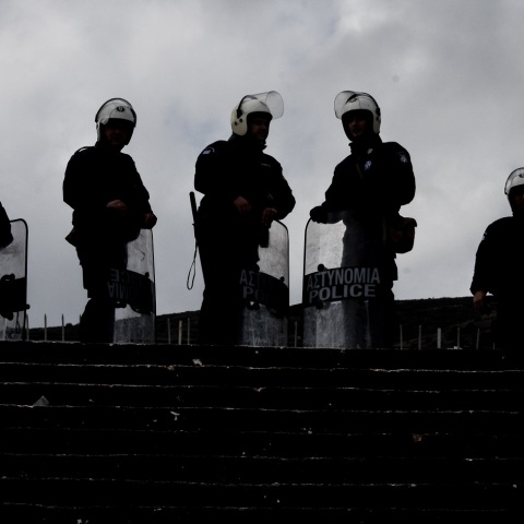 Εννέα συλλήψεις από τους ελέγχους της ΕΛ.ΑΣ. πριν από την έναρξη ποδοσφαιρικών αγώνων σε Αθήνα και Θεσσαλονίκη - Τα ευρήματα των αρχών. 