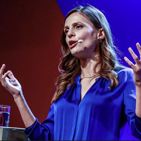 Η απάντηση της Αχτσιόγλου στα δημοσιεύματα για εμπλοκή της στην παραίτηση Τσίπρα