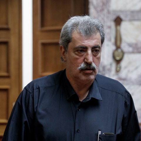 ΣΥΡΙΖΑ - Παύλος Πολάκης: Οργισμένη αντίδραση με υπονοούμενα για την εγκύκλιο σχετικά με τα παλιά μέλη του κόμματος που θα ψηφίσουν στον δεύτερο γύρο.