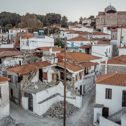 Τα κτίρια πεθαίνουν όρθια