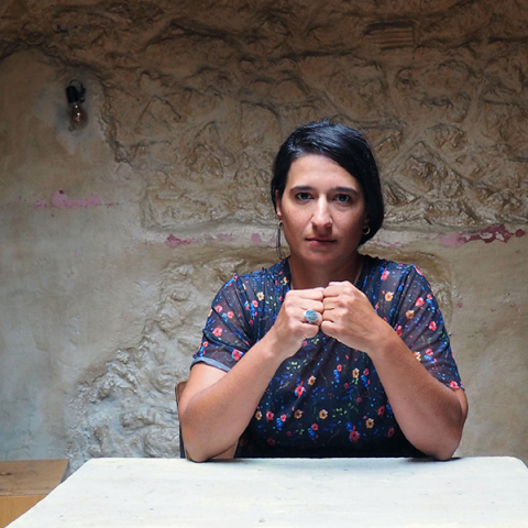 Ελένη Μεσάδου: Φωτογραφίζουμε νοήματα