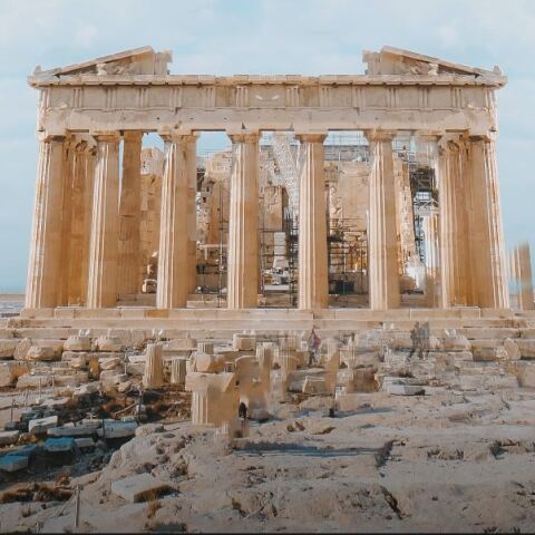 Ακρόπολη: Σύλληψη τουρίστριας από τη Ρουμανία που έκλεψε δύο μάρμαρα