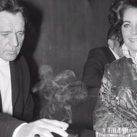 Η πολυτελής κατοικία του Ρίτσαρντ Μπάρτον στο Λονδίνο πωλείται 9,8 εκατομμύρια δολάρια - Ο θρύλος του θεάτρου και του σινεμά έζησε εκεί μεταξύ 1949 και 1956.