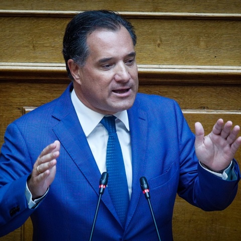 Ο Άδωνις Γεωργιάδης στο βήμα της Βουλής στη συζήτηση για το εργασιακό νομοσχέδιο που ψηφίζεται σήμερα