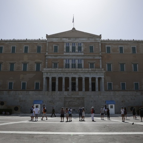 Ο καιρός σήμερα: Αίθριος με νεφώσεις και τοπικές βροχές την Κυριακή 24 Σεπτεμβρίου - Σταθερά υψηλή η θερμοκρασία - Η πρόγνωση του meteo και της EMY.