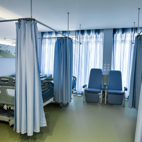 Κρεβάτια σε δωμάτιο νοσοκομείου