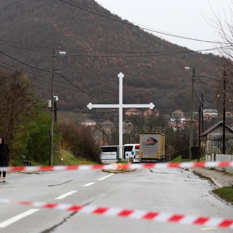 Σερβία - Κόσοβο: Η αστυνομία του Κοσόβου έχει περικυκλώσει 30 ενόπλους σε μοναστήρι, δηλώνει ο πρωθυπουργός Αλμπίν Κούρτι - Ένταση μετά τον θάνατο αστυνομικού.