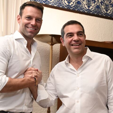 Ο νέος αρχηγός του ΣΥΡΙΖΑ, Στέφανος Κασσελάκης, στην συνάντησή του με τον Αλέξη Τσίπρα