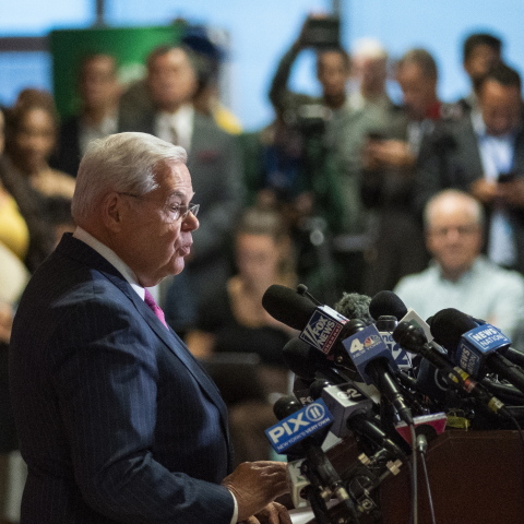 Για τις 6 Μαΐου ορίστηκε η δίκη του γερουσιαστή Μπομπ Μενέντεζ για διαφθορά